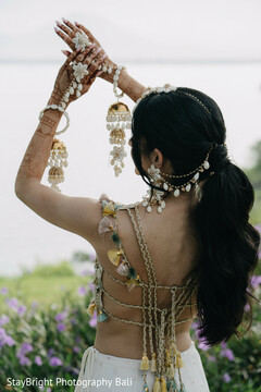 A Bridal Look Rooted in Soft Elegance