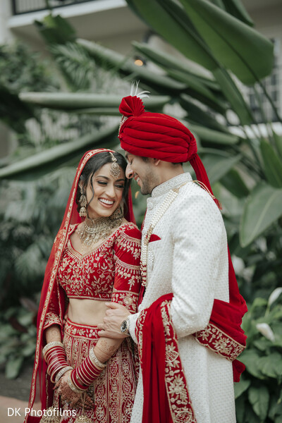 bride and groom,couple portraits,bridal portraits,groom portraits,romantic moments,outdoor wedding,wedding fashion,tropical venue,south asian wedding,pre ceremony
