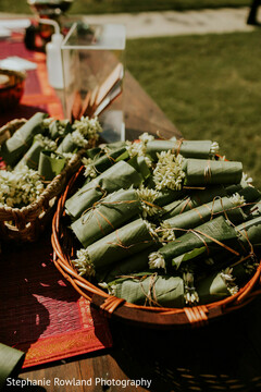 Wedding Favors: Green Wrapped Gifts with White Flowers