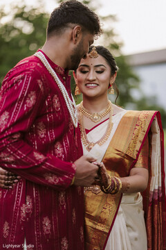 Couple's Outdoor Photo Session: Red Kurta and White Saree