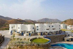 Modern White Architecture with Curved Designs
