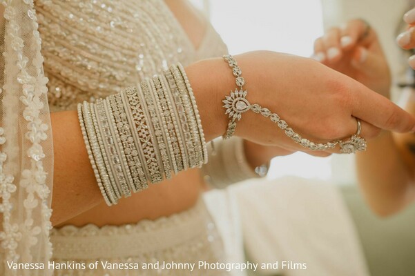 bridal jewelry,hand harness,bangles,diamond,white lehenga,bridal details,south asian wedding,wedding accessories,bridal fashion,getting ready