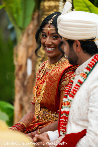 red saree,gold jewelry,bridal jewelry,bride,groom,bridal fashions,south asian wedding