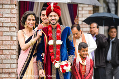 Check out this handsome raja ready on its way to the baraat procession. Check out this handsome raja ready on its way to the baraat procession.