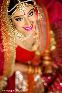 See the perfect make up of this lovely indian bride. indian bride make up,indian bridal photography,indian bride photo shoot