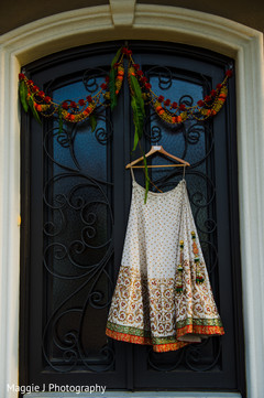 Amazing white and gold bridal lengha. Amazing white and gold bridal lengha.