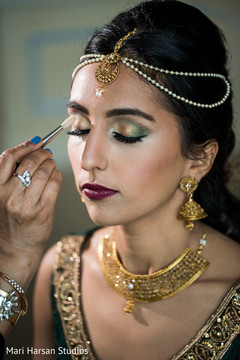 Last minute touch up to a beautiful indian bride. Last minute touch up to a beautiful indian bride.