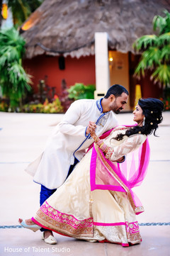 Indian Bride and Groom Portrait Indian Bride and Groom Portrait