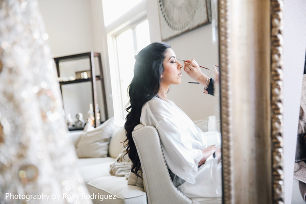 indian bride hair and makeup,indian bride makeup,indian bride getting ready,indian bridal fashions,indian bride reception fashion