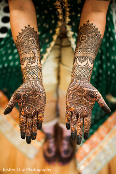 Gorgeous bridal mehndi art. Gorgeous bridal mehndi art.