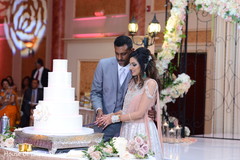 Gorgeous white wedding cake Gorgeous white wedding cake