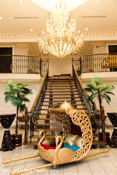 Gorgeous golden palanquin Gorgeous golden palanquin
