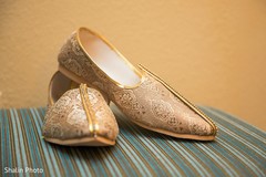 Beige and gold jutti Beige and gold jutti