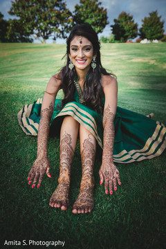 Lovely bride showing her mehndi designs Lovely bride showing her mehndi designs