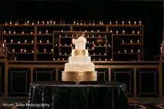 White and gold wedding cake White and gold wedding cake